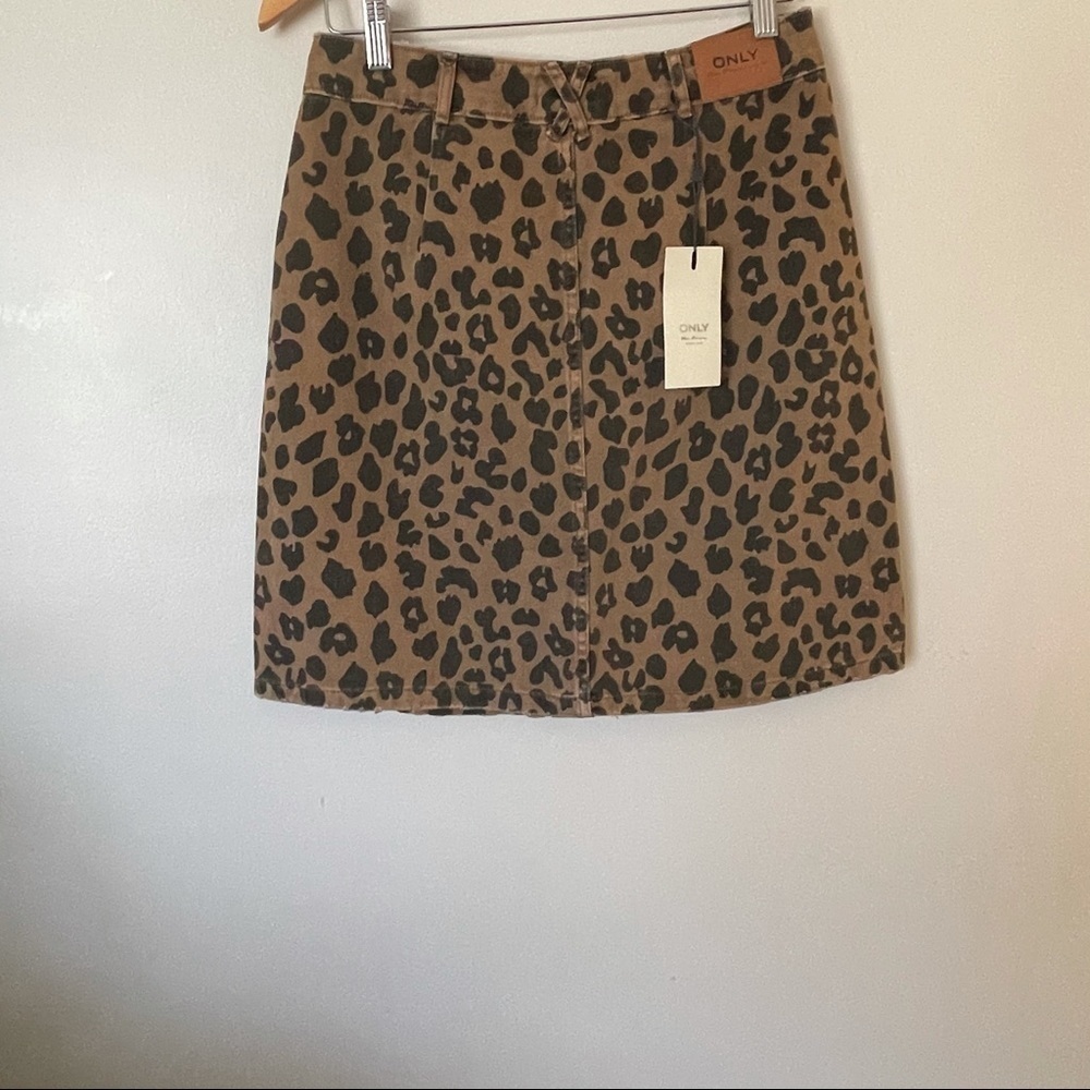 Farrah Leo Denim Leopard Midline Skirt - Picture 4 of 5